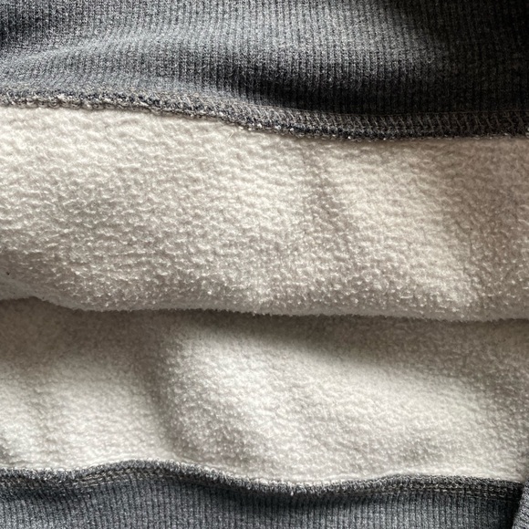 University of Calgary Hoodie - Picture 5 of 5